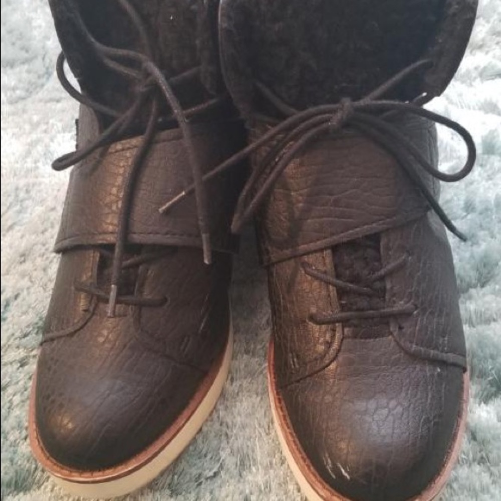 Athletic boot - Picture 2 of 5
